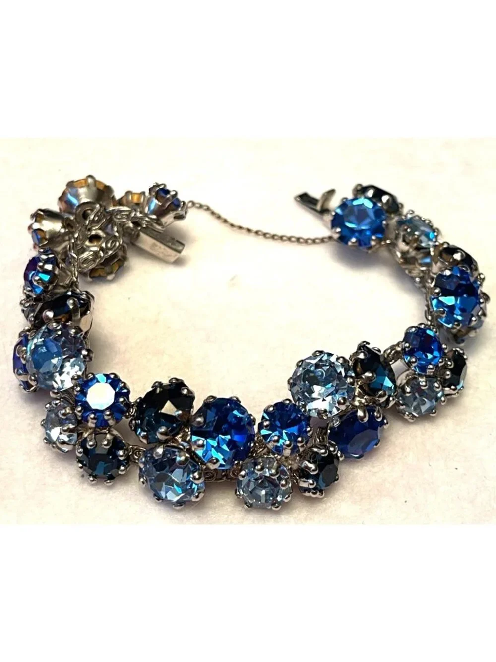 Vintage Prong-Set Blue Glass Stone Bracelet 1940s Style Unsigned Hattie Carnegie